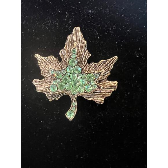 NEW Vintage Gold Bronze Maple Leaf Brooch Pin with Green CZ Rhinestones - Picture 3 of 6